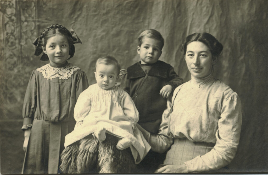 1912 Lorna, Homer, Ara, Julia